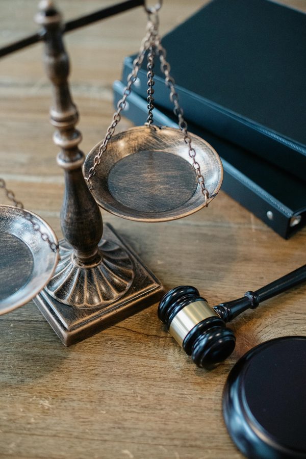 Naviguer le droit pénal à Bordeaux : votre avocat idéal vous attend