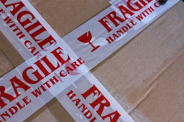 Quels sont les défis courants et les solutions pour l’expédition de colis de valeur à l’étranger ?