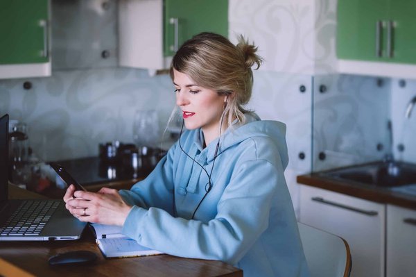 Comment les sweats personnalisés renforcent-ils la visibilité de votre entreprise ?